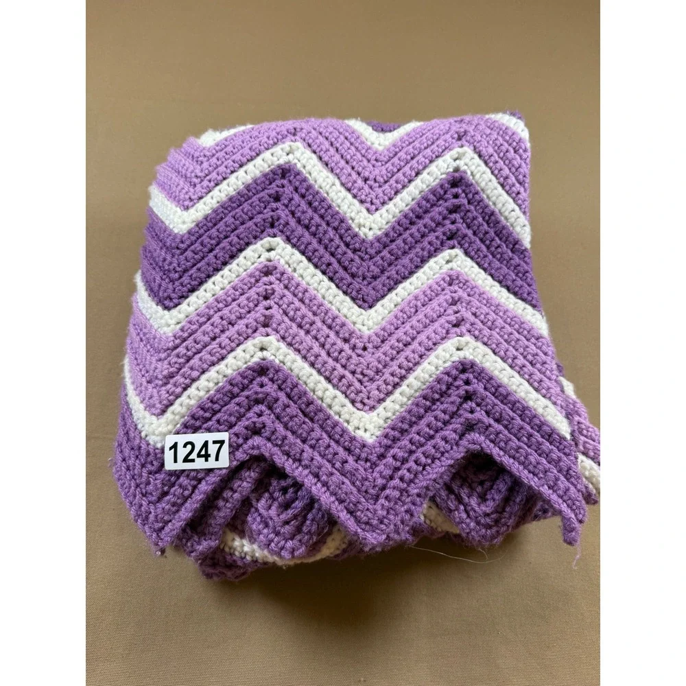 Crochet Afghan Throw Purple White Zig Zag Pattern Throw Handmade‎ Lap 46x46